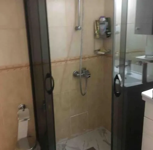 Castle81Homes Red, Sea View Central Flat Apartment