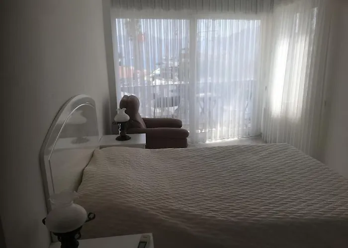 Apartment Castle81Homes Red, Sea View Central Flat *