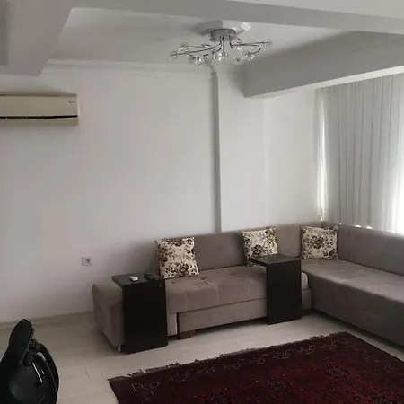 Castle81Homes Red, Sea View Central Flat