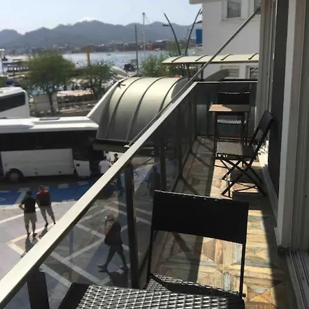 Castle81Homes Red, Sea View Central Flat 公寓 马尔马里斯