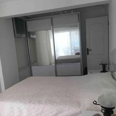 Apartamento Castle81Homes Red, Sea View Central Flat *