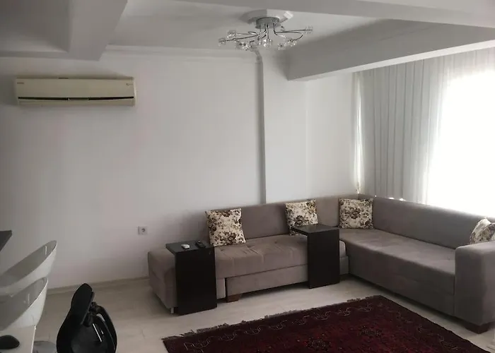 Castle81Homes Red, Sea View Central Flat