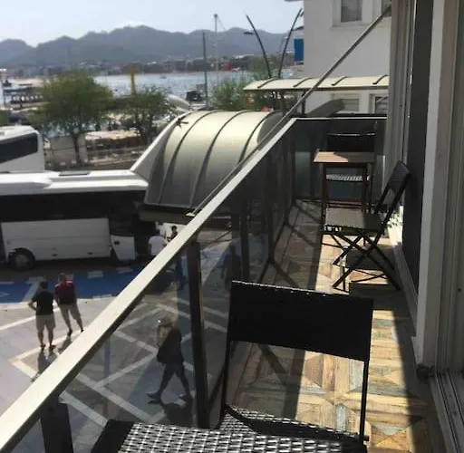 Castle81Homes Red, Sea View Central Flat 公寓 马尔马里斯